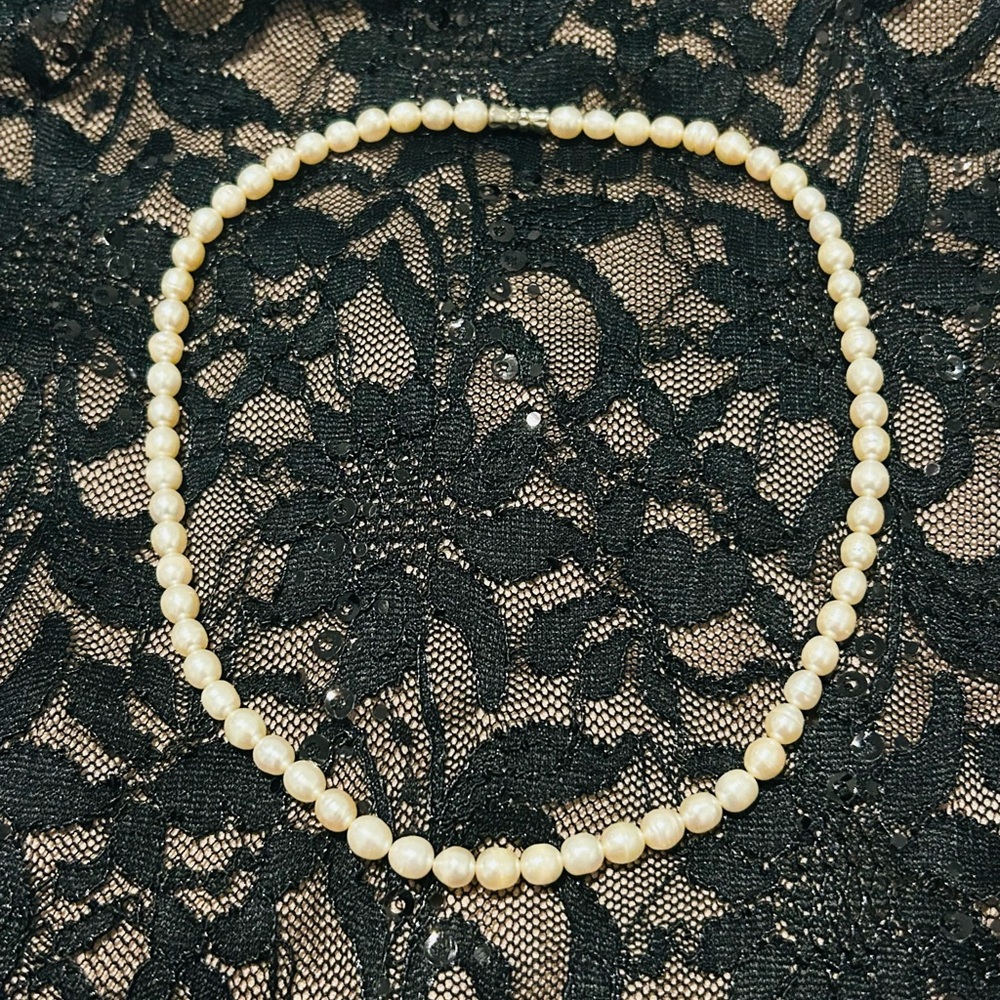 Authentic Elegant Pearl Necklace 16” 6-7mm beads.